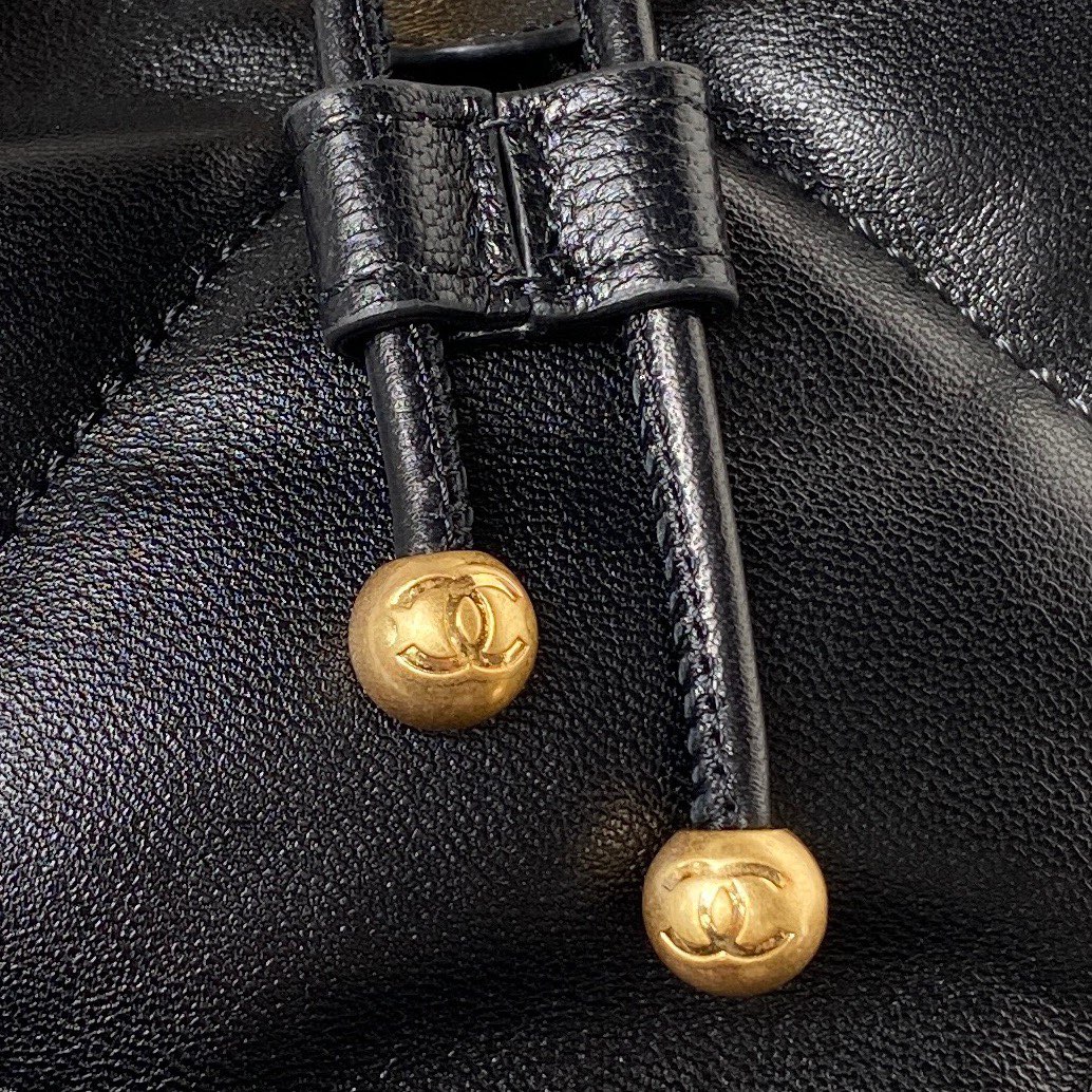 Lambskin 19 Backpack AS4223 Black/Gold